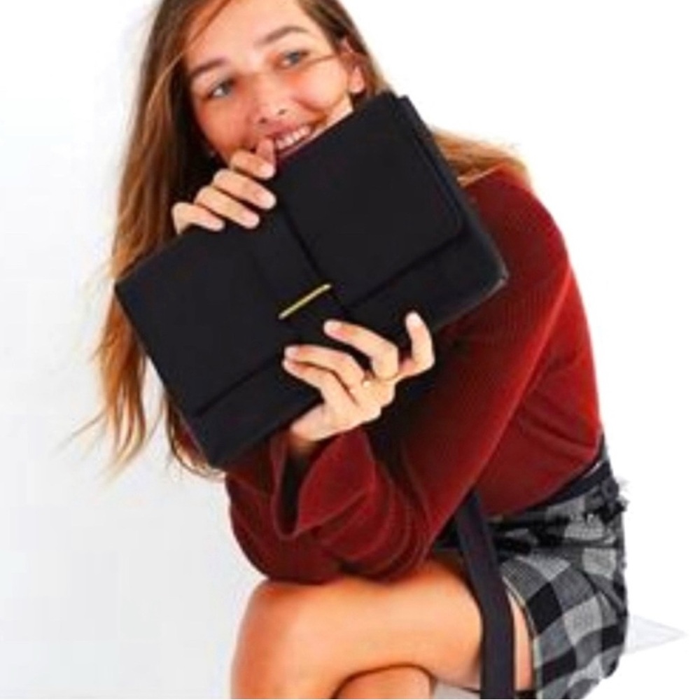 MADEWELL Leather Stylish Black Clutch Back Zipper Quality Leather
